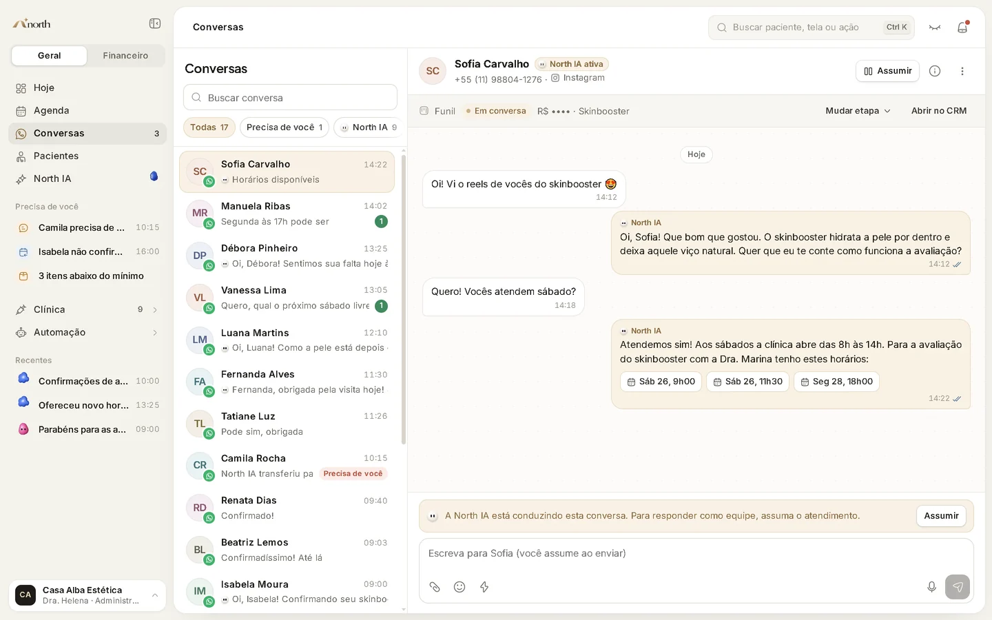 Conversas do WhatsApp com a North IA respondendo a paciente Sofia e oferecendo horários de sábado.